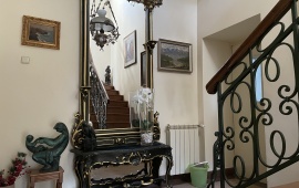 House 33