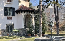 House 33