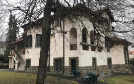 House 33