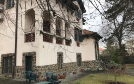 House 33