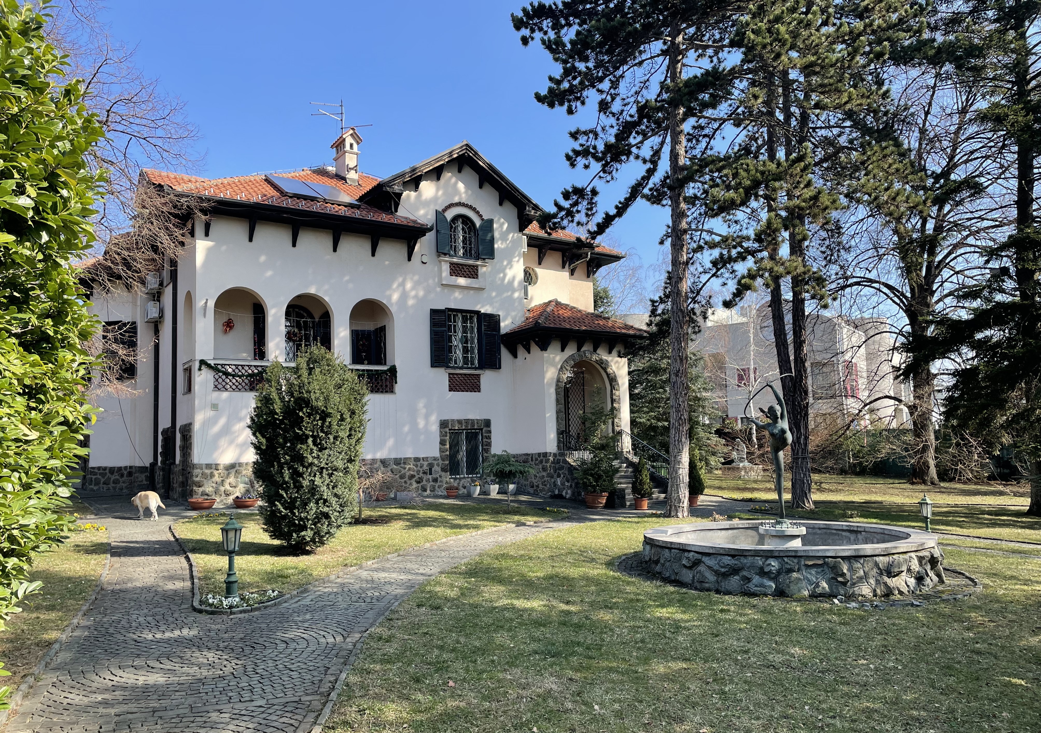 House 33